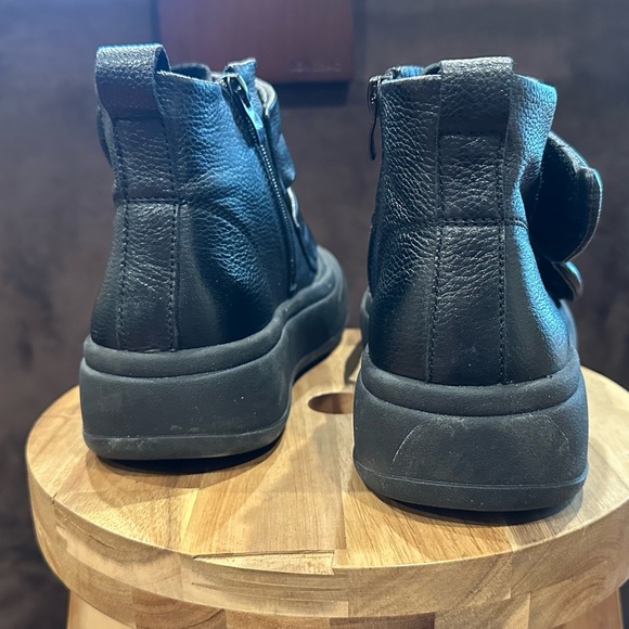 International Black Sneakers - UK - Picture 2 of 6